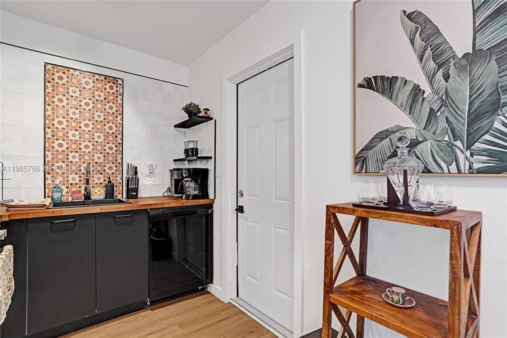 Building Photo - 754 NE 40th St