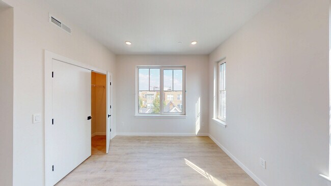 Building Photo - 24 Mt Pleasant St