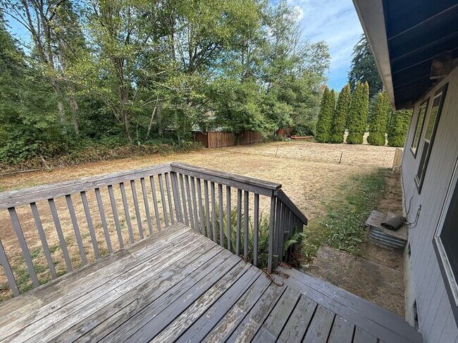 Building Photo - Puyallup 2 PLUS bedroom, 2 bath Large dupl...
