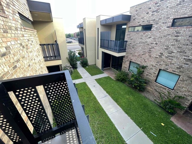 Building Photo - 409 Shiloh Dr