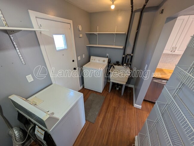 Building Photo - Well-Maintained 3 Bedroom Ranch with Fenced Yard and 2.5 Car Garage