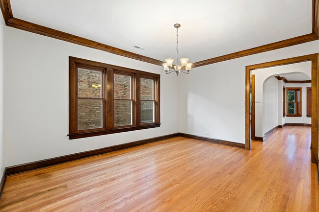 Building Photo - 5851 N Virginia Ave