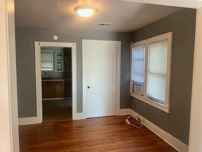 Building Photo - Cozy 1 bed 1 Bath Close to OU Campus