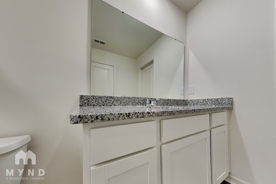 Building Photo - 3042 Fulong Dr