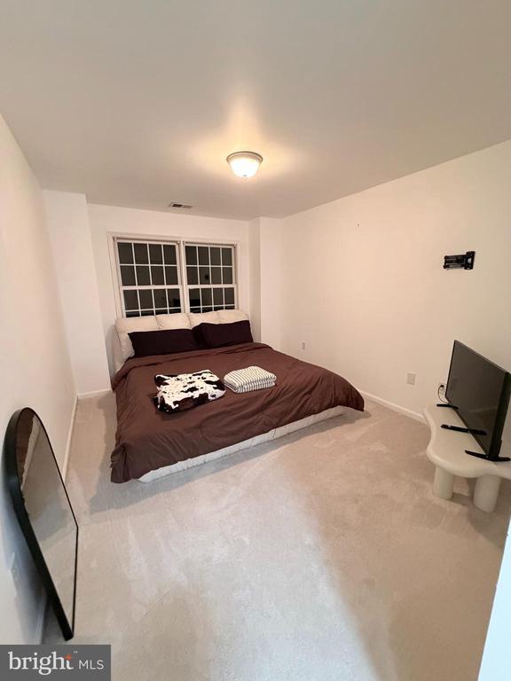 Building Photo - 13908 Greenfield Ave