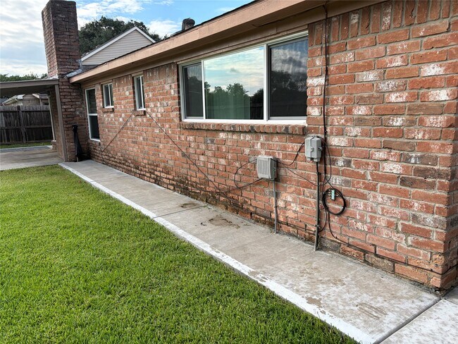 Building Photo - 12719 Huntington Field Dr