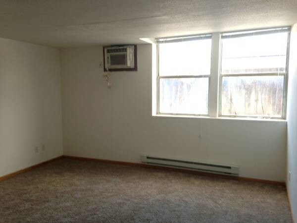 Building Photo - 122 Maine St