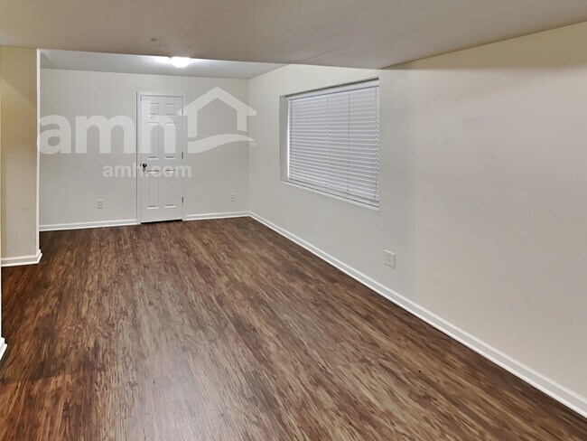 Building Photo - 522 N 8th Ct