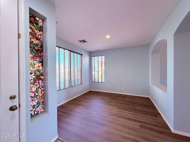 Building Photo - 2061 E Bellerive Pl