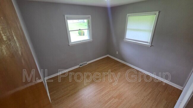 Building Photo - 1512 Robeson Ave