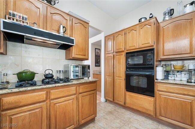 Building Photo - 8628 Highacre Dr