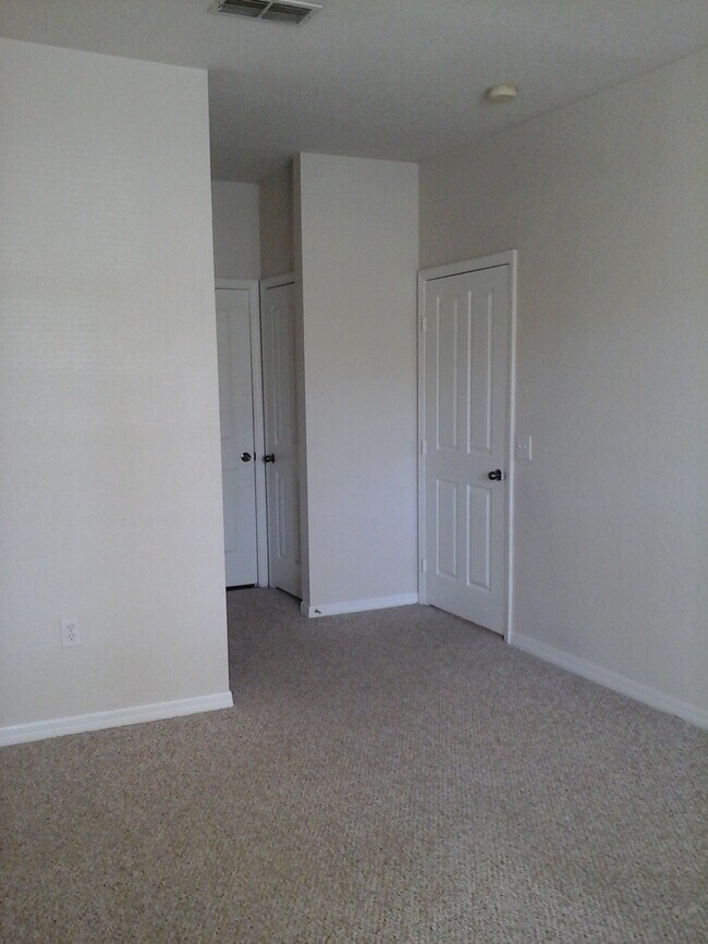 Building Photo - 6007