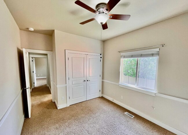 Building Photo - 2905 E Pine Hollow Ln