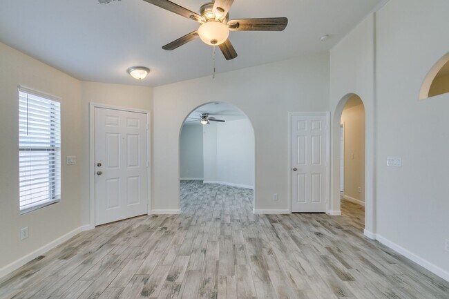 Building Photo - Beautiful 3 bedroom home near South Summerlin!