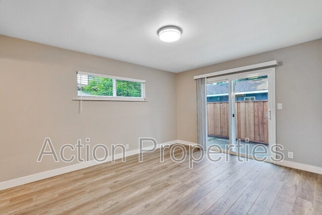 Building Photo - 681 S 13th St