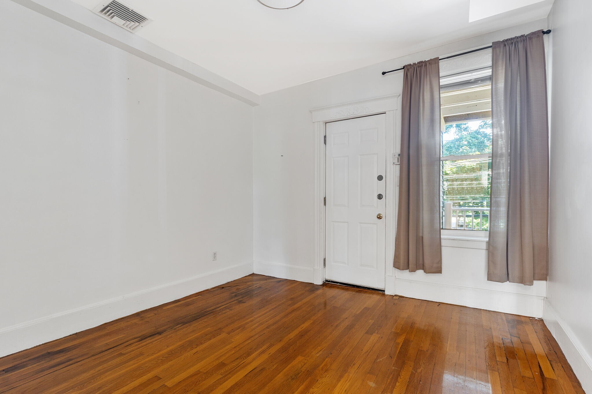 Building Photo - 50 Broadlawn Park