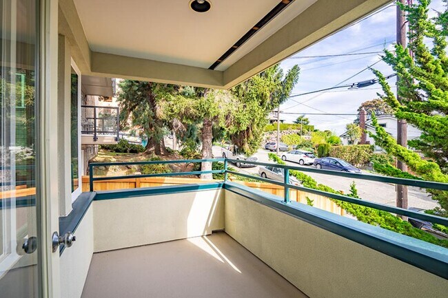 Building Photo - 1317 6th Ave N Apartments - 2 bedrooms