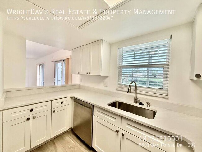 Building Photo - 8801 Bay Pointe Dr