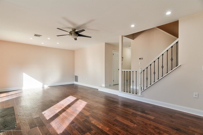 Building Photo - 201 Pear Dr