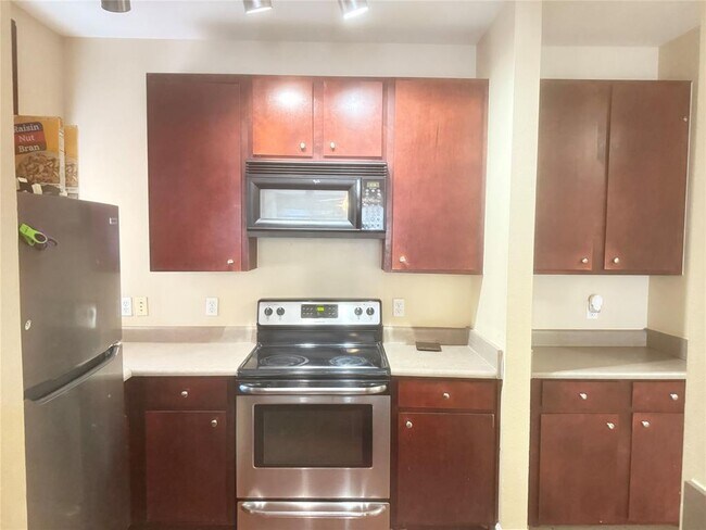 Building Photo - 1901 Crossing Pl