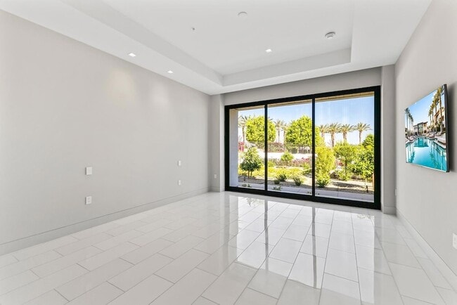 Building Photo - 6587 N Palmeraie Blvd