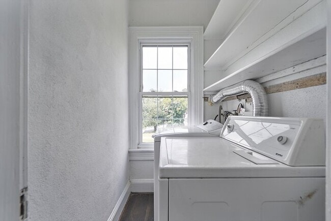 Building Photo - GORGEOUS COLONIAL HOME FOR RENT IN NEWPORT NEWS!!!