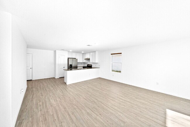 Building Photo - Charming 3-Bedroom Haven with 2 Full Baths