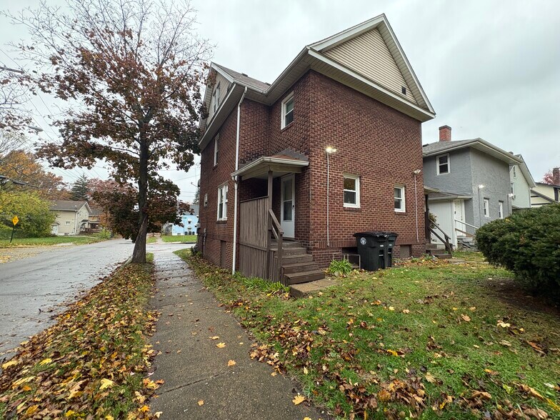 Building Photo - 1425 Marcy St