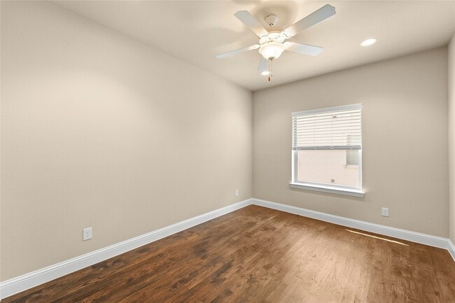 Building Photo - 2952 Sheridan Dr