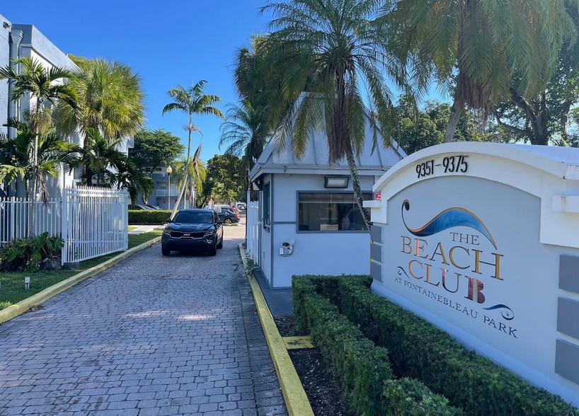 Building Photo - 9355 Fontainebleau Blvd