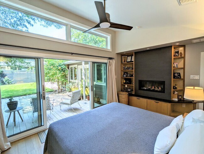 Building Photo - Remodeled Home Next To Zilker Park - 3 BR / 2 BA