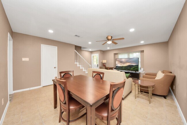 Building Photo - 6710 Biggs Ct