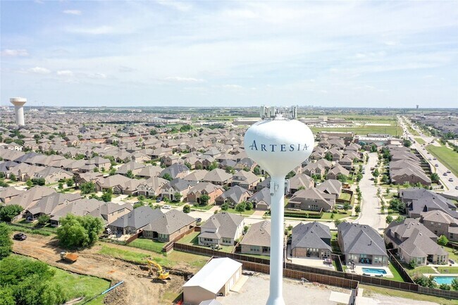 Building Photo - 16108 Gladewater Terrace