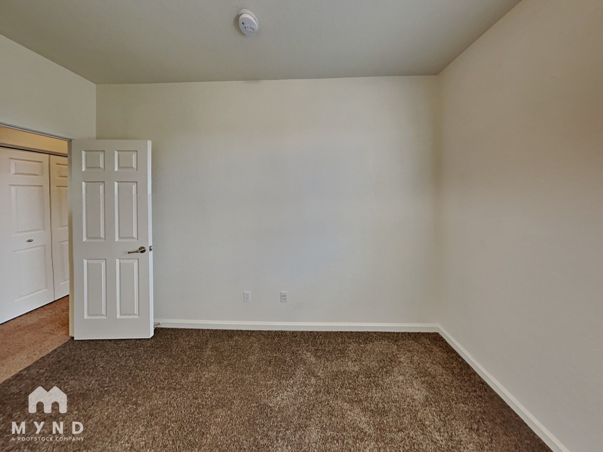 Building Photo - 1088 Crown View Dr