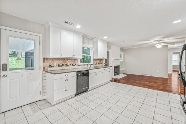 Building Photo - (Coming Soon) Move-in Ready 3 Bedroom Ranch!!