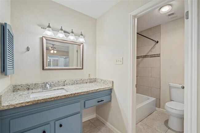 Building Photo - 12143 Stone W Dr