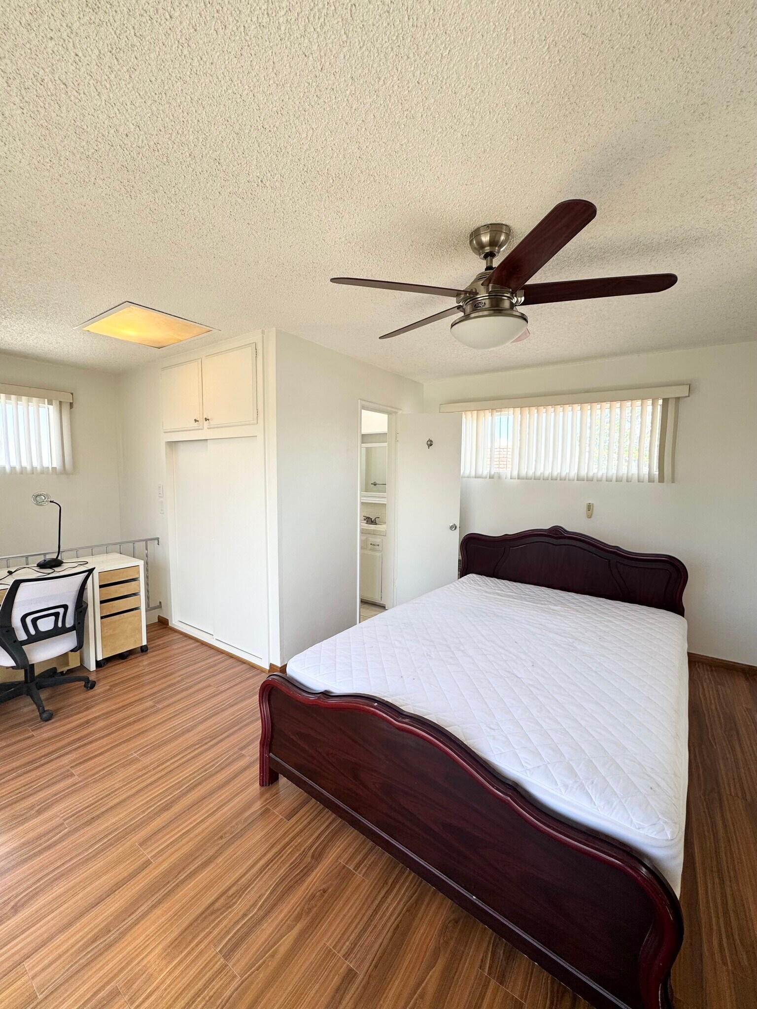 Building Photo - 1324 E Madison Ave