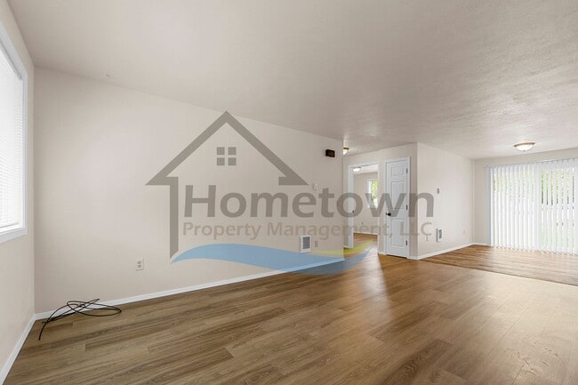Building Photo - 2 Bedroom 1 Bath Home with Attached Garage...