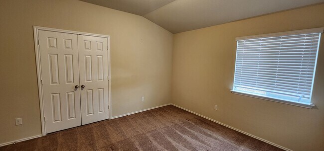 Building Photo - Beautiful 3 Bedroom House