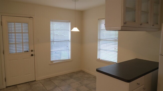 Building Photo - 2814 Chiswell St