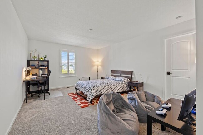 Building Photo - 8190 Smiths Cir