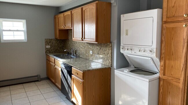 Building Photo - 8720 S Roberts Rd