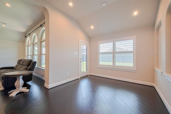 Building Photo - 6243 Garden Lakes Ln