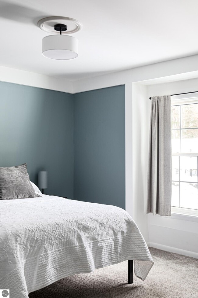 Building Photo - 1704 Comanche St