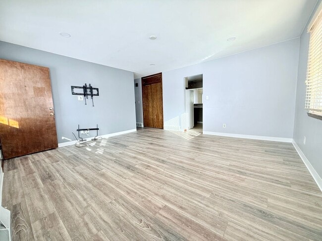 Building Photo - 3-Bed House in Waterloo