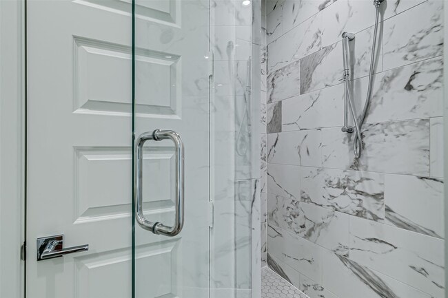 Building Photo - 6028 Lewis St