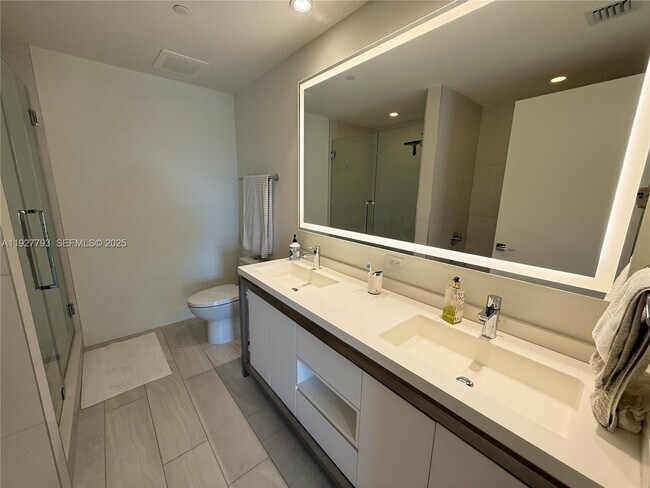 Building Photo - 2000 Metropica Wy