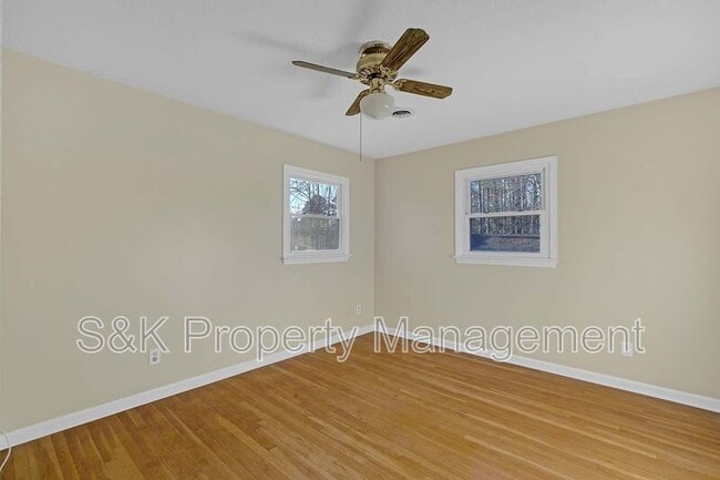 Building Photo - 350 Hughes Dr