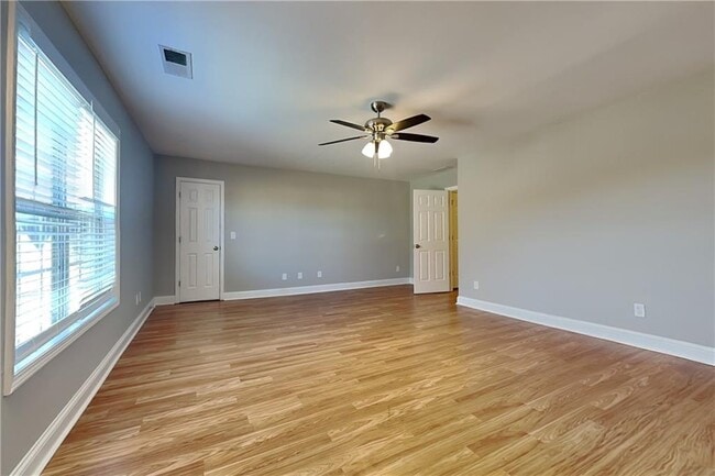 Building Photo - 3205 Wellbrook Dr