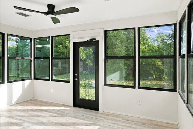Building Photo - Fully Renovated 3/2 Near Manasota Beach with a Sunroom and a Big Backyard